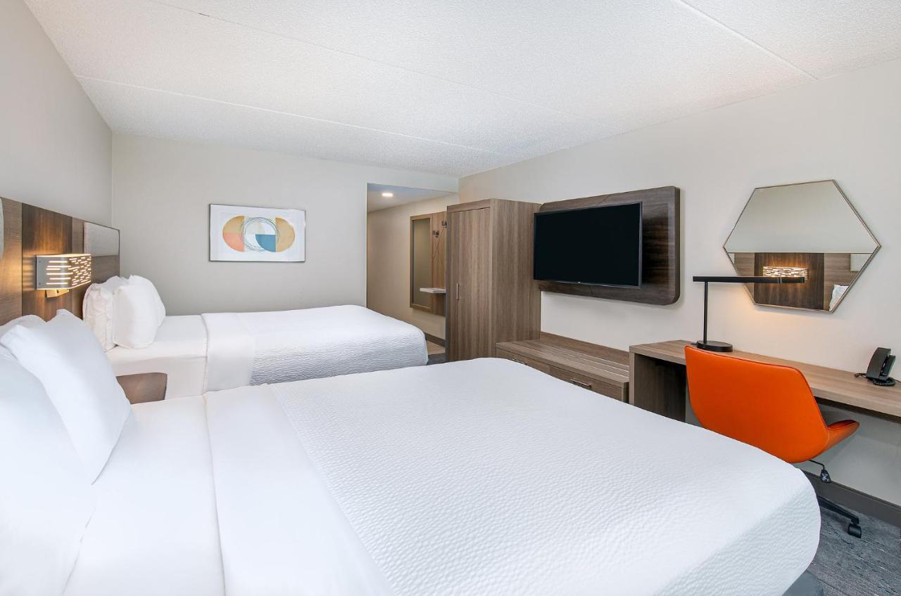 Holiday Inn Express & Suites Columbus At Northlake By Ihg Esterno foto